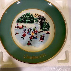 Vintage Avon Christmas Plate - 1975